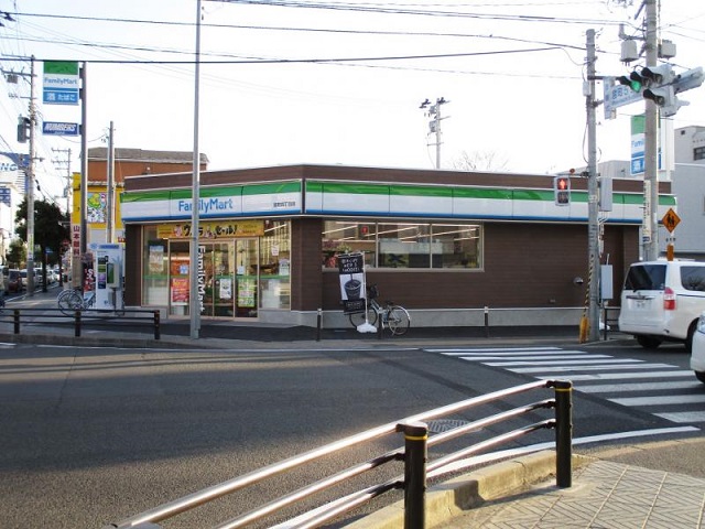 コンビニ　ファミリーマート宮町四丁目店（コンビニ）まで652m