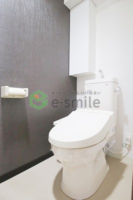 トイレ　落ち着いた色調のトイレです