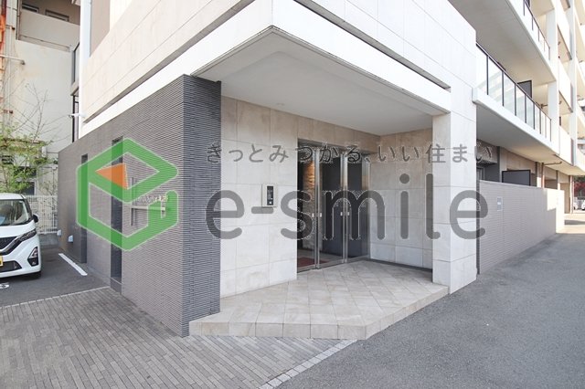 エントランス　落ち着いたエントランスです