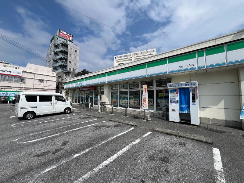 コンビニ　ファミリーマート 宮里一丁目店（コンビニ）まで271m