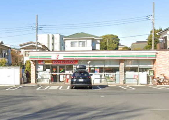 コンビニ　セブンイレブン（コンビニ）まで494m