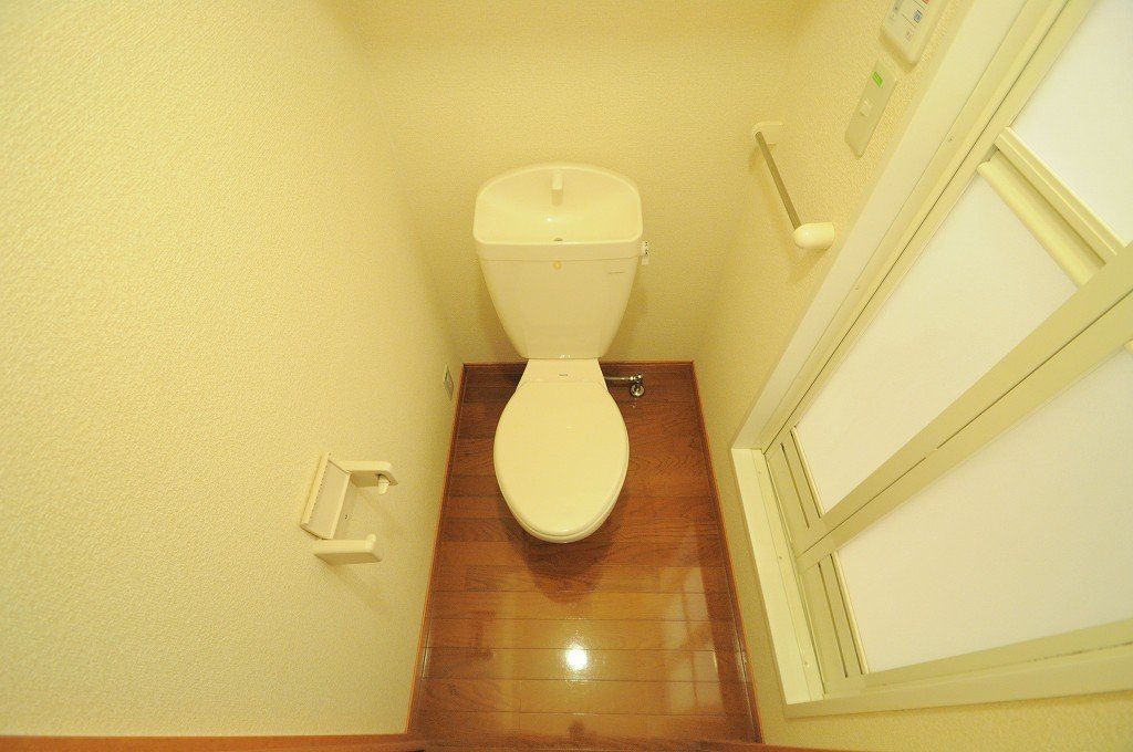 トイレ　仕様・設備は原状と異なる場合有。現状優先