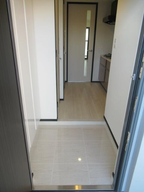 玄関　※別部屋参考写真