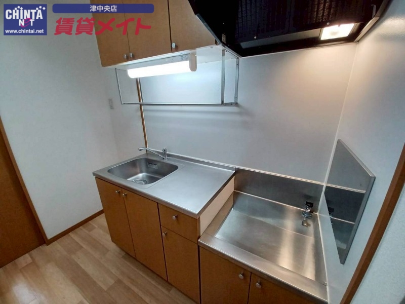 キッチン　別部屋同型参考写真