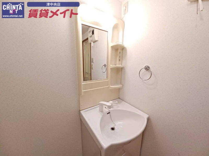 洗面設備　別部屋同型参考写真