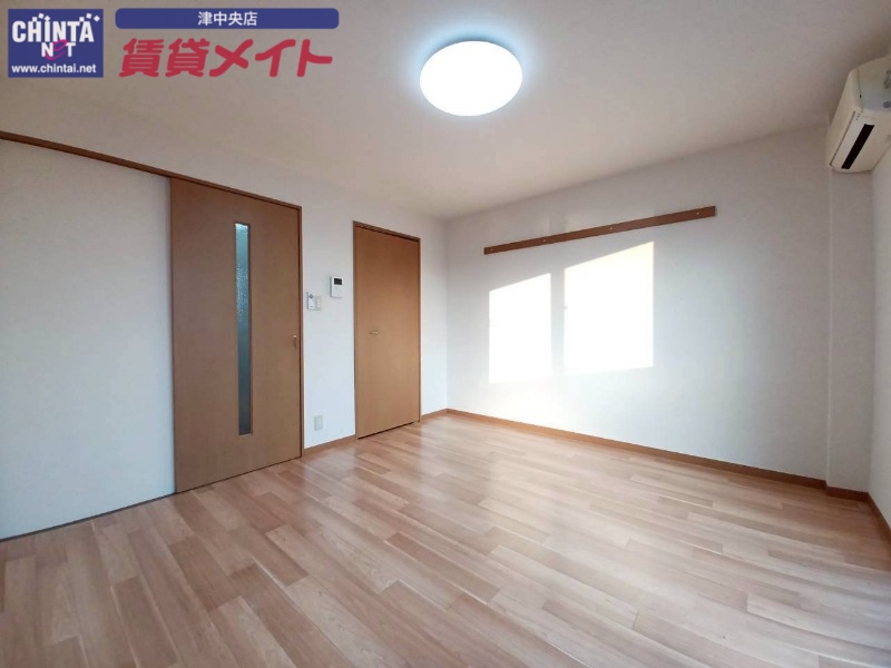 居室・リビング　別部屋同型参考写真