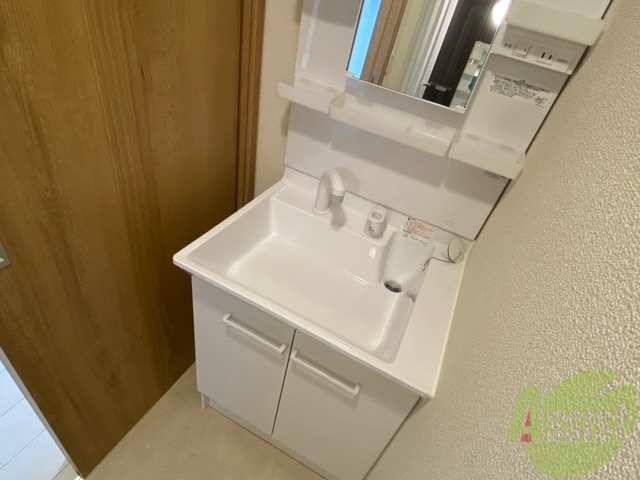 洗面設備　洗面化粧台は脱衣所内に、身だしなみはこちらで