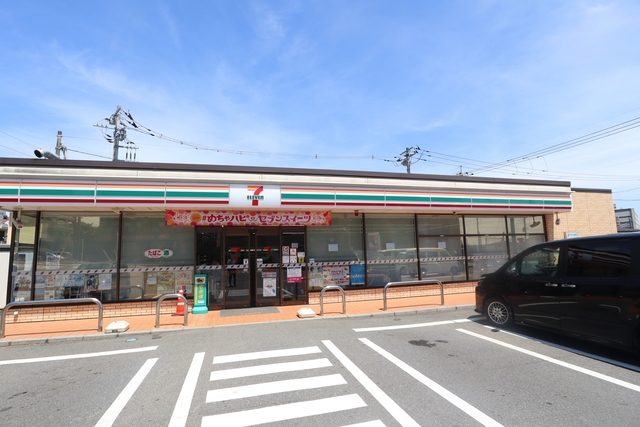 コンビニ　セブンイレブン松戸松飛台駅北店（コンビニ）まで176m