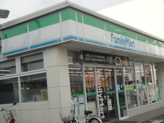 コンビニ　ファミリーマート 加平一丁目店（コンビニ）まで416m