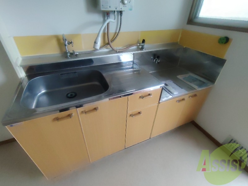 キッチン　キッチンは綺麗で調理スペースもしっかりございます。