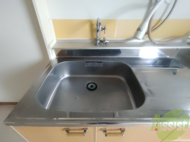 洗面設備　こちらの洗面台で洗顔、歯磨きも行えます。