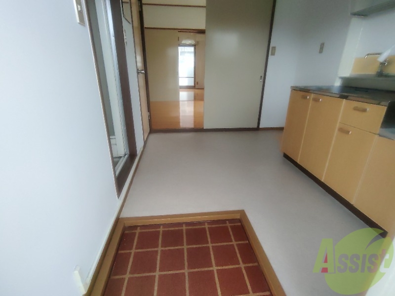 玄関　玄関からの様子です。綺麗なフローリングが広がっています。