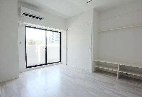 居室・リビング　室内