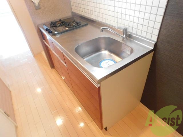 キッチン　２口ガスコンロ付き。一人暮らしなら十分