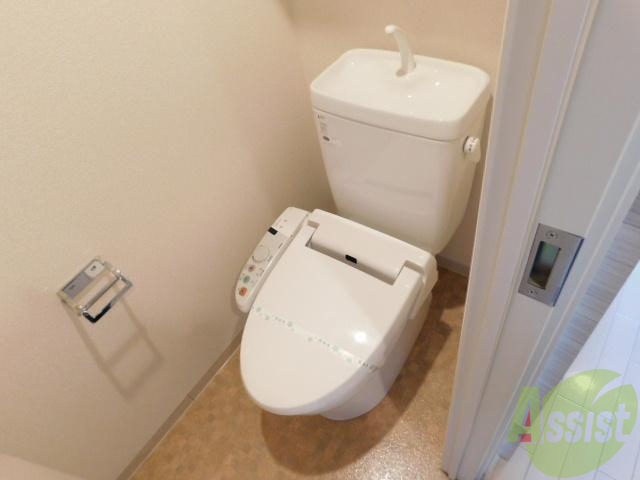 トイレ　トイレには快適な温水洗浄便座付