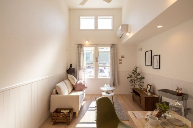 居室・リビング　参考イメージ写真。(家具は設備に含まれていません)