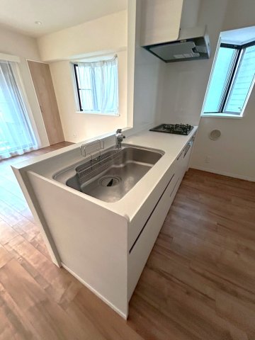 キッチン　キッチンにある出窓には何を飾りましょうか。