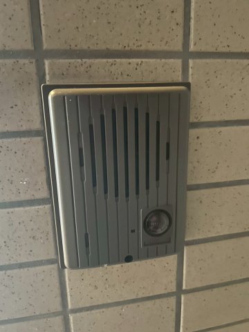 セキュリティ　マンション入り口のオートロックの他に、お部屋にもインターホン