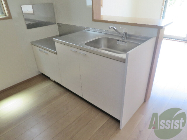 キッチン　キッチンはこちらです。調理スペースもあります。