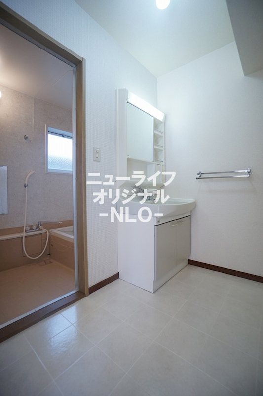 洗面設備　独立洗面台で朝の支度も楽々☆