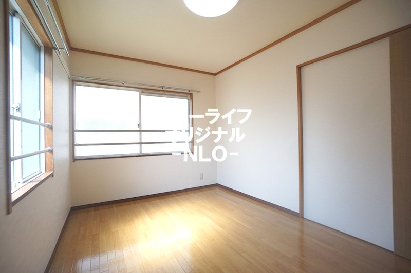 その他部屋・スペース　大きな窓があり、開放感のある5.4帖洋室です☆