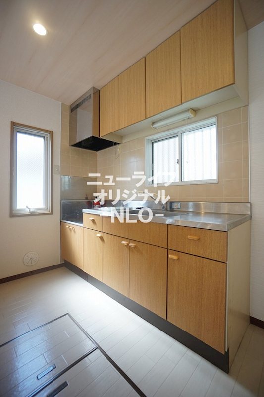 キッチン　窓付きで換気がしやすいキッチンです☆