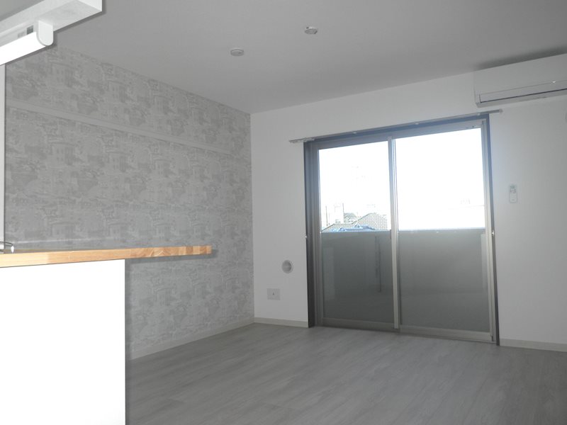 居室・リビング　アクセントクロスは、フロアごとに柄が、柄が異なります。