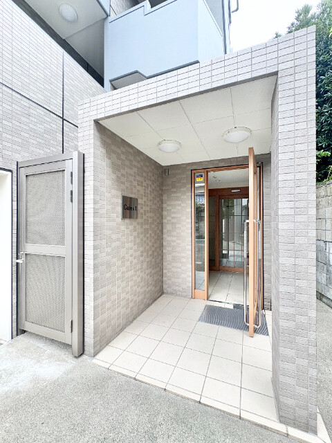 エントランス　ゆとりのあるエントランスです