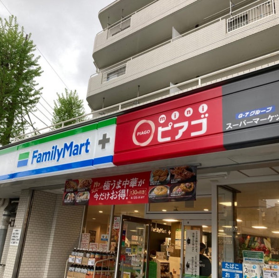 コンビニ　ファミリーマートリコス川崎宮前平店（コンビニ）まで354m