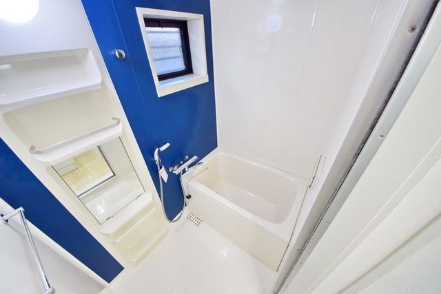 バス・シャワールーム　★換気窓付のゆったりバス★