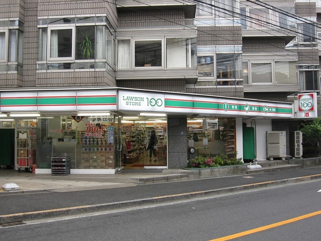 コンビニ　ローソンストア１００（コンビニ）まで178m