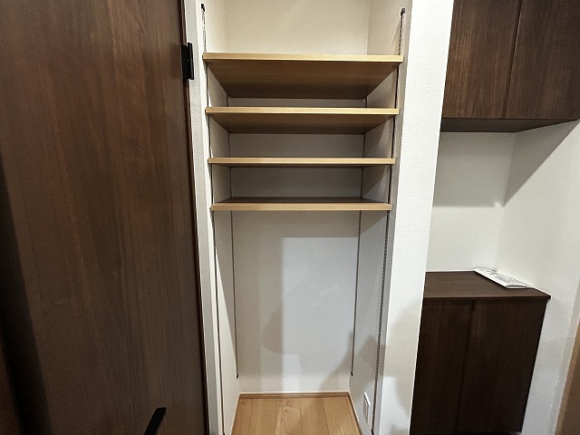 玄関　シューズボックス、収納棚付　玄関