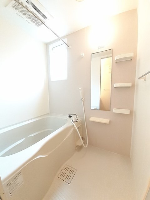 バス・シャワールーム　追い焚き機能付きです。