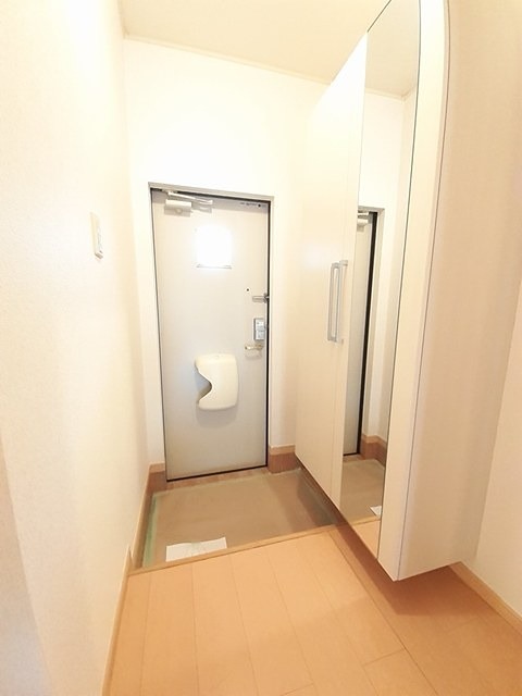 玄関　シューズボックス完備です。