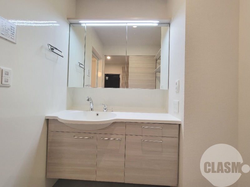 洗面設備　鏡の大きなシャンプードレッサー♪