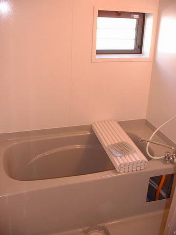 バス・シャワールーム　窓付き追焚機能付浴室