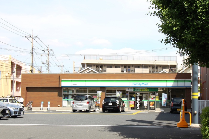 コンビニ　ファミリーマート（コンビニ）まで150m