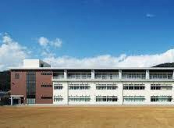 中学校　岡山市立瀬戸中学校（中学校）まで537m