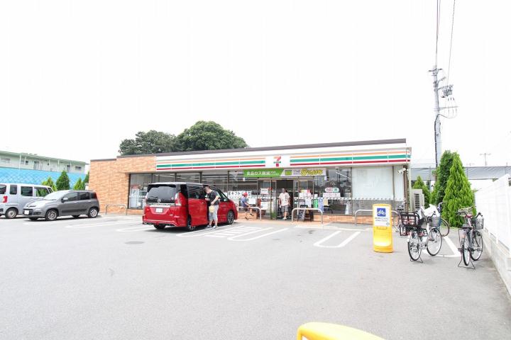 コンビニ　セブンイレブン（コンビニ）まで553m