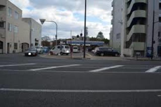 コンビニ　ローソン片町一丁目店（コンビニ）まで742m