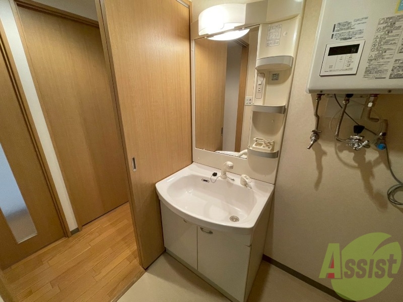 洗面設備　シャンプードレッサー。身支度はここでばっちりですね。