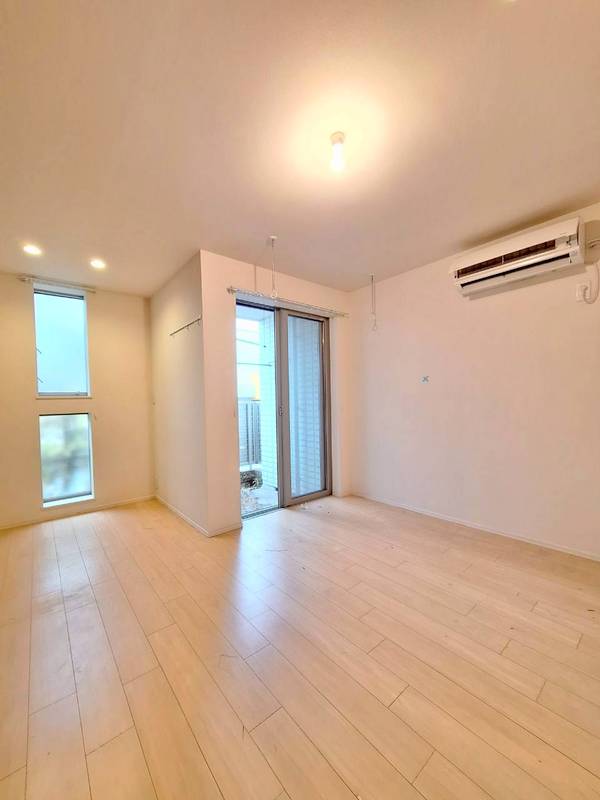 居室・リビング　★8.3帖の洋室★