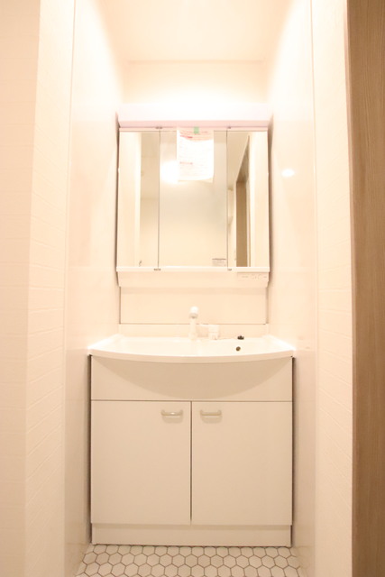 洗面設備　★身支度に便利な独立洗面化粧台★