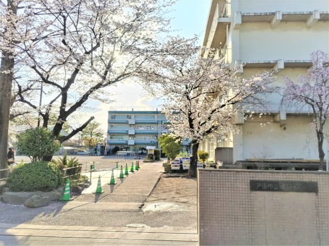 小学校　戸田市立新曽北小学校（小学校）まで120m