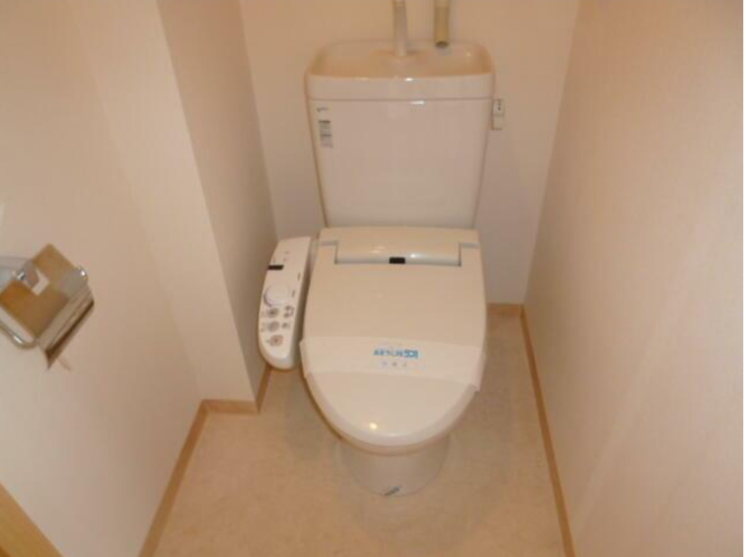 トイレ　温水洗浄便座です