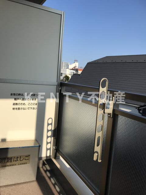 バルコニー　外からの目が気にならないバルコニーで洗濯物が干せます