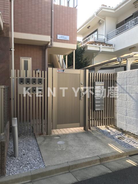 エントランス　落ち着いたエントランスです