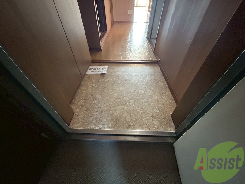 玄関　シンプルな玄関です。立ち回るのに十分なスペースがあります。