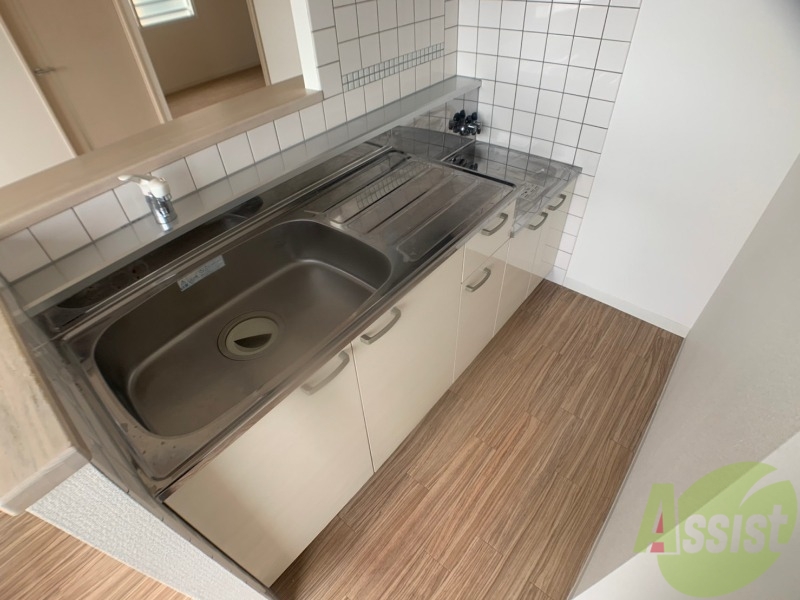 キッチン　シンプルなキッチンです。ガスコンロも設置できる仕様です。