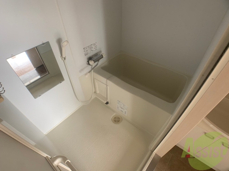 バス・シャワールーム　バスルームはこちらです。広々としてゆったり休めます。